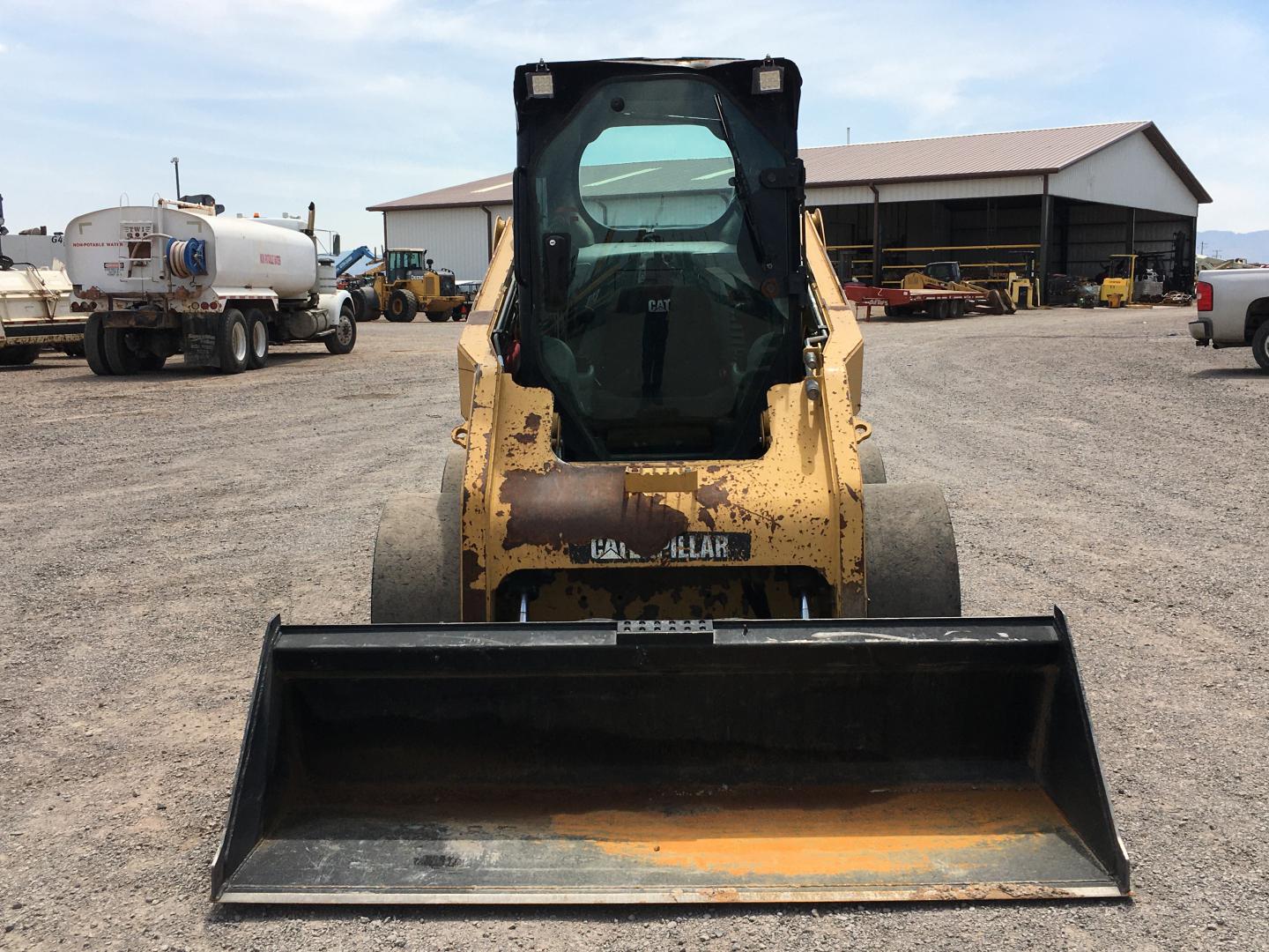./imagenes/INVOICE/2019/15200/MINICARGADOR CAT 246C (28).JPG